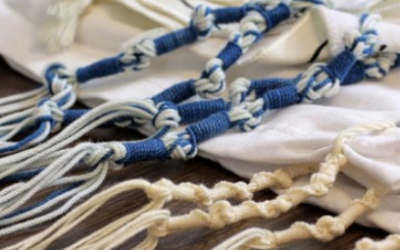 Matthieu 9.20 – Le bord de son vêtement